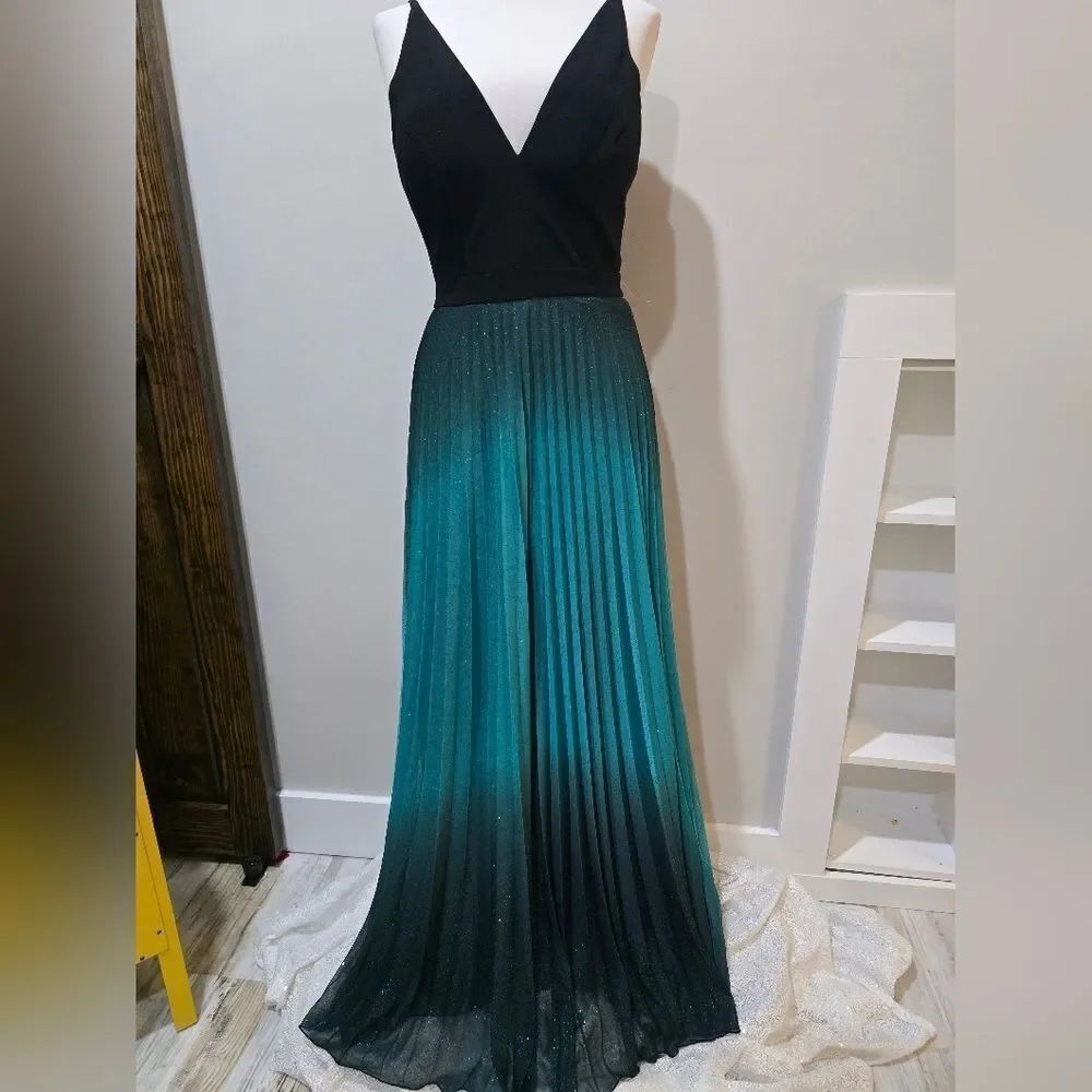Betsy & Adam Berkley V-Neck Jersey Pleated Glitter Dress NWOT Sz 6 Teal/Black - Picture 3 of 5